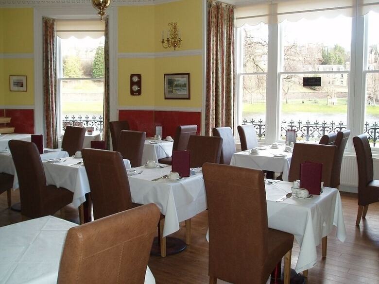 Hostal Strathness House