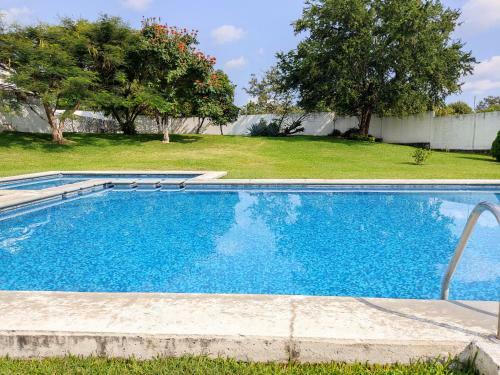 Bed & Breakfast Casa Roja, Puerta Trasera, Jard�n Y Alberca