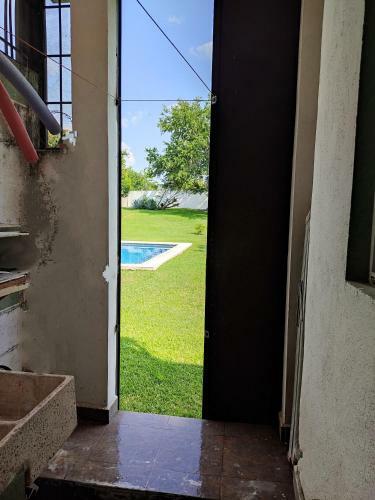 Bed & Breakfast Casa Roja, Puerta Trasera, Jard�n Y Alberca