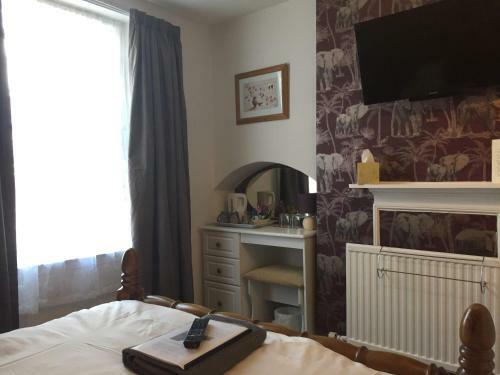 Hostal Whitecliff Guest House