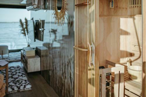 Myhouseboat 2