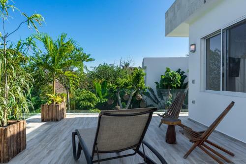 Yaakunah Dine Poolside At A Chic Paradise Villa In Tulum