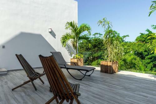 Yaakunah Dine Poolside At A Chic Paradise Villa In Tulum