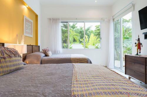 Yaakunah Dine Poolside At A Chic Paradise Villa In Tulum
