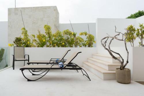 Yaakunah Dine Poolside At A Chic Paradise Villa In Tulum
