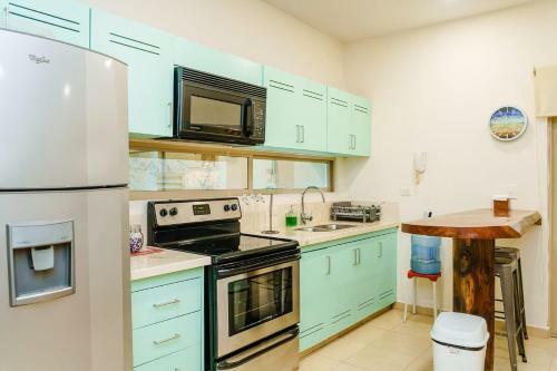 Garden Terrace Condo Plus Bikes Available & Pool Onsite