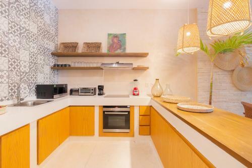 Unique And Exclusive 2 Apartments In 1 Awesome Complex Pool And Amenities