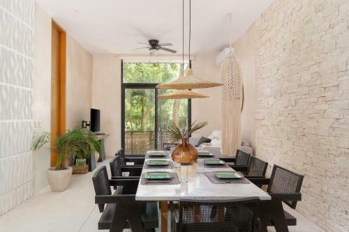 Unique And Exclusive 2 Apartments In 1 Awesome Complex Pool And Amenities