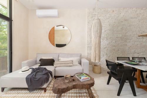 Unique And Exclusive 2 Apartments In 1 Awesome Complex Pool And Amenities