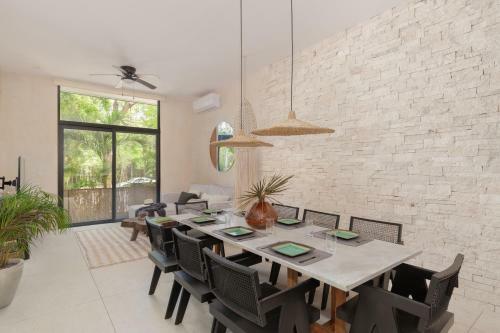 Unique And Exclusive 2 Apartments In 1 Awesome Complex Pool And Amenities