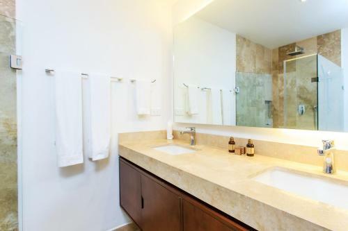 Vibrant Condo In Nature With Pool And Bikes To Explore!