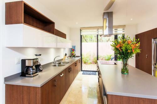 Vibrant Condo In Nature With Pool And Bikes To Explore!