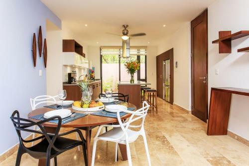 Vibrant Condo In Nature With Pool And Bikes To Explore!