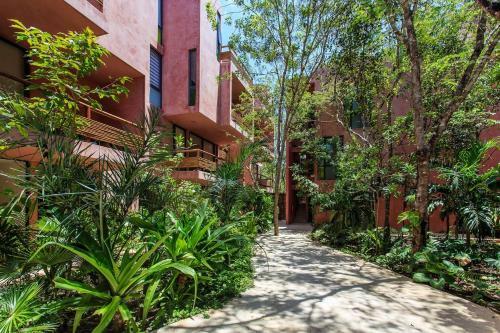 Vibrant Condo In Nature With Pool And Bikes To Explore!
