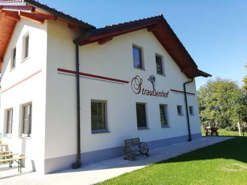 Agroturismo Strau�enhof Halmer