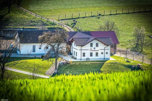 Agroturismo Strau�enhof Halmer