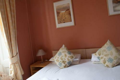 Hostal Garfield Guest House