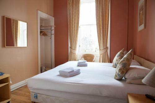 Hostal Garfield Guest House