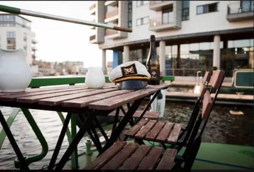 The Four Sisters Boatel (houseboat)