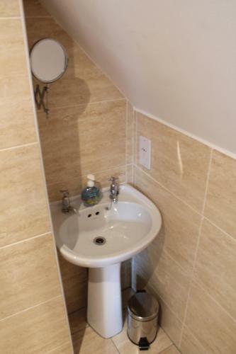 Hostal Marchfield Guest House