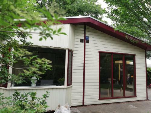 Roodborstje 4 Persoonschalet Putten
