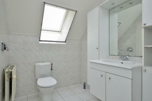Magnificent Farmhouse In Central Holland 4a 2c