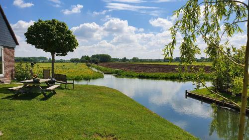 Water & Meadow Cottage In Central Holland 2a 2c