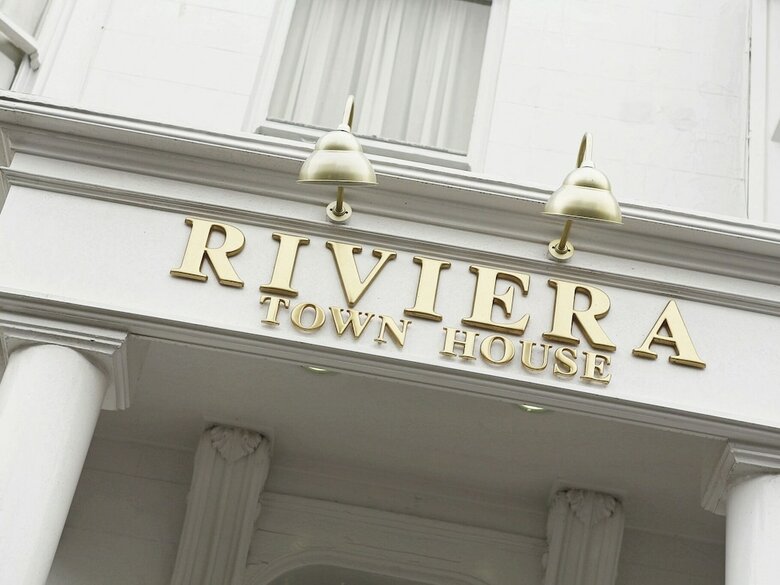 Hostal Riviera Town House