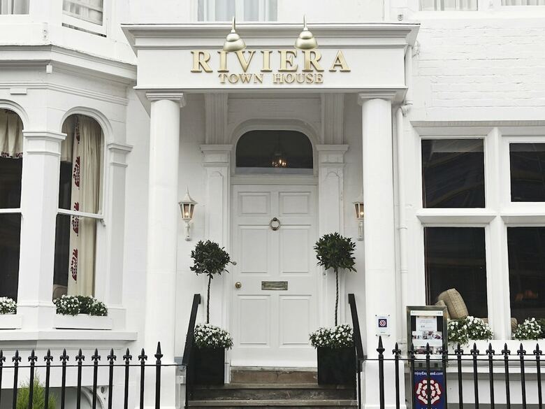 Hostal Riviera Town House