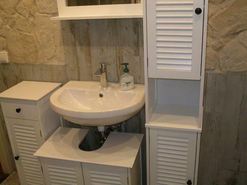 Ferienhaus-beach-bay-direkt-am-see-mit-badebucht