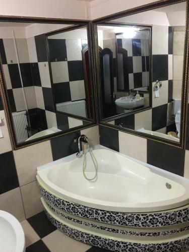Hostal Vila Ella