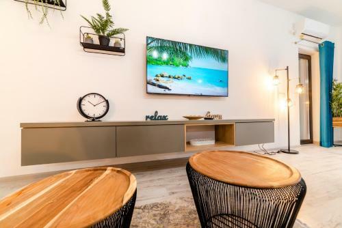 Summer Quantum Valentine's Apartment