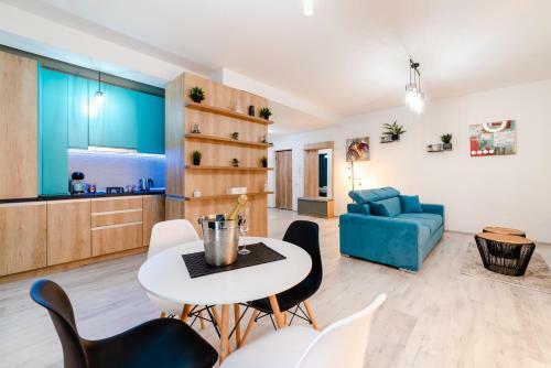 Summer Quantum Valentine's Apartment