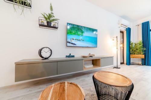 Summer Quantum Valentine's Apartment