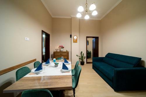 Central Harmony Apartment