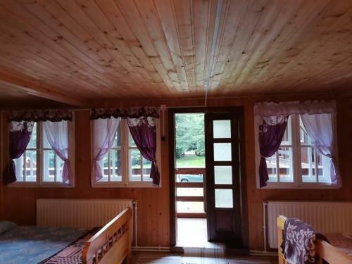 Fontana Erd�lyi Vend�gh�z