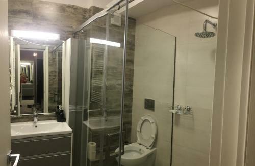 Arthemis Apartment