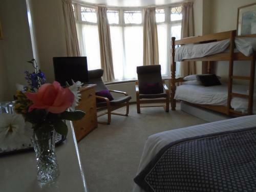 Trumbles Gatwick B&B