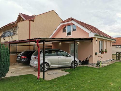 Casuta Cu Tei-lime House