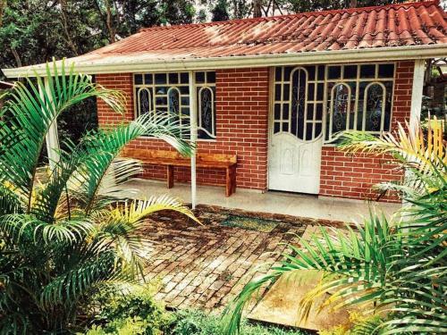 Quinta Emmanuel / Caba�as / Rio Dulce / Villeta