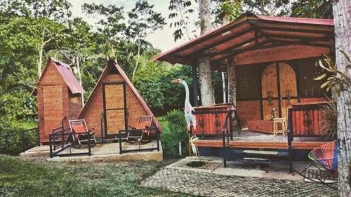 Quinta Emmanuel / Caba�as / Rio Dulce / Villeta