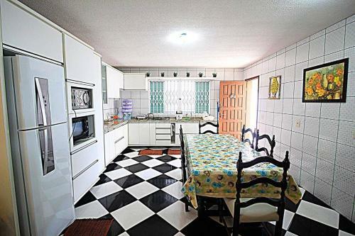 Casa Com Piscina, Churrasqueira E Oito Su�tes