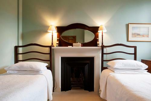 Hostal Cambo House