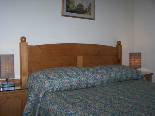 Hostal Bridge House Hotel