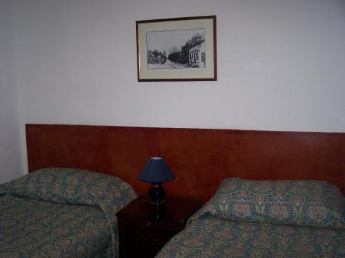 Hostal Bridge House Hotel