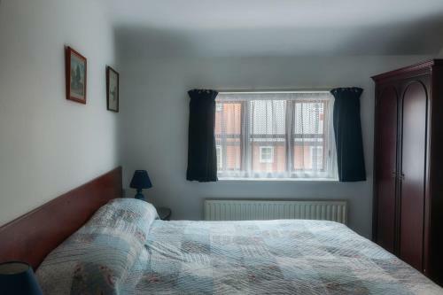 Hostal Bridge House Hotel
