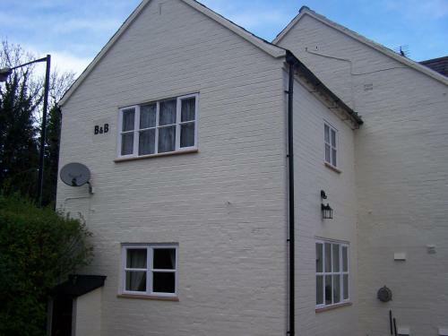 Hostal Bridge House Hotel