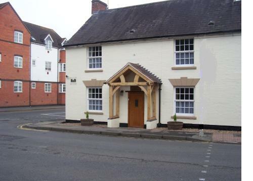 Hostal Bridge House Hotel