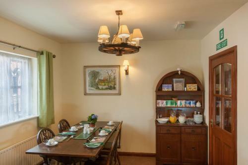 Hostal Bridge House Hotel