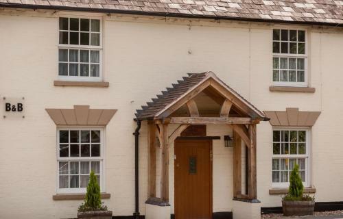 Hostal Bridge House Hotel